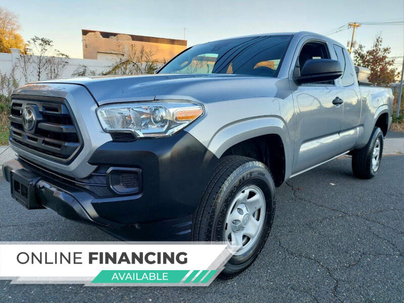 2019 Toyota Tacoma SR's photo