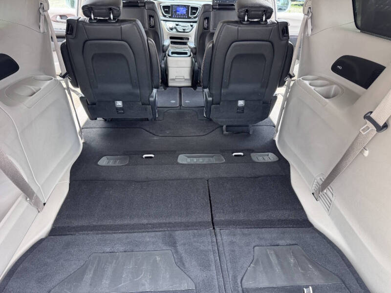 2017 Chrysler Pacifica Touring-L Plus