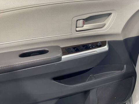 2023 Toyota Sienna LE 8-Passenger