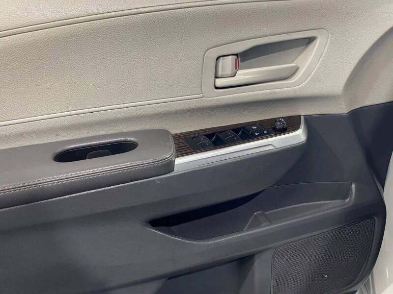 2023 Toyota Sienna LE 8-Passenger