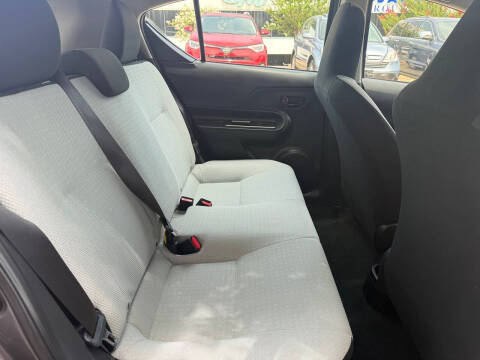 2015 Toyota Prius c One