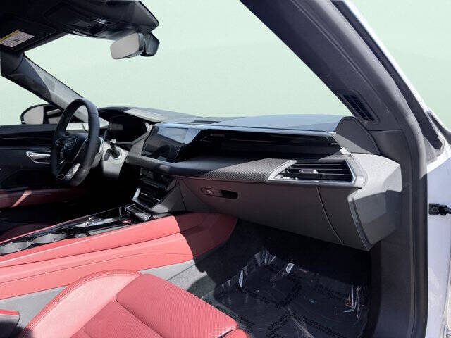 2024 Audi e-tron GT quattro Premium Plus