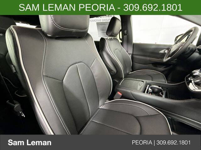 2027 Chrysler Pacifica Limited