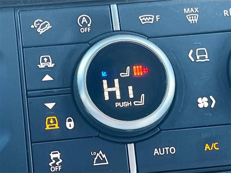 2023 Land Rover Defender 130 SE