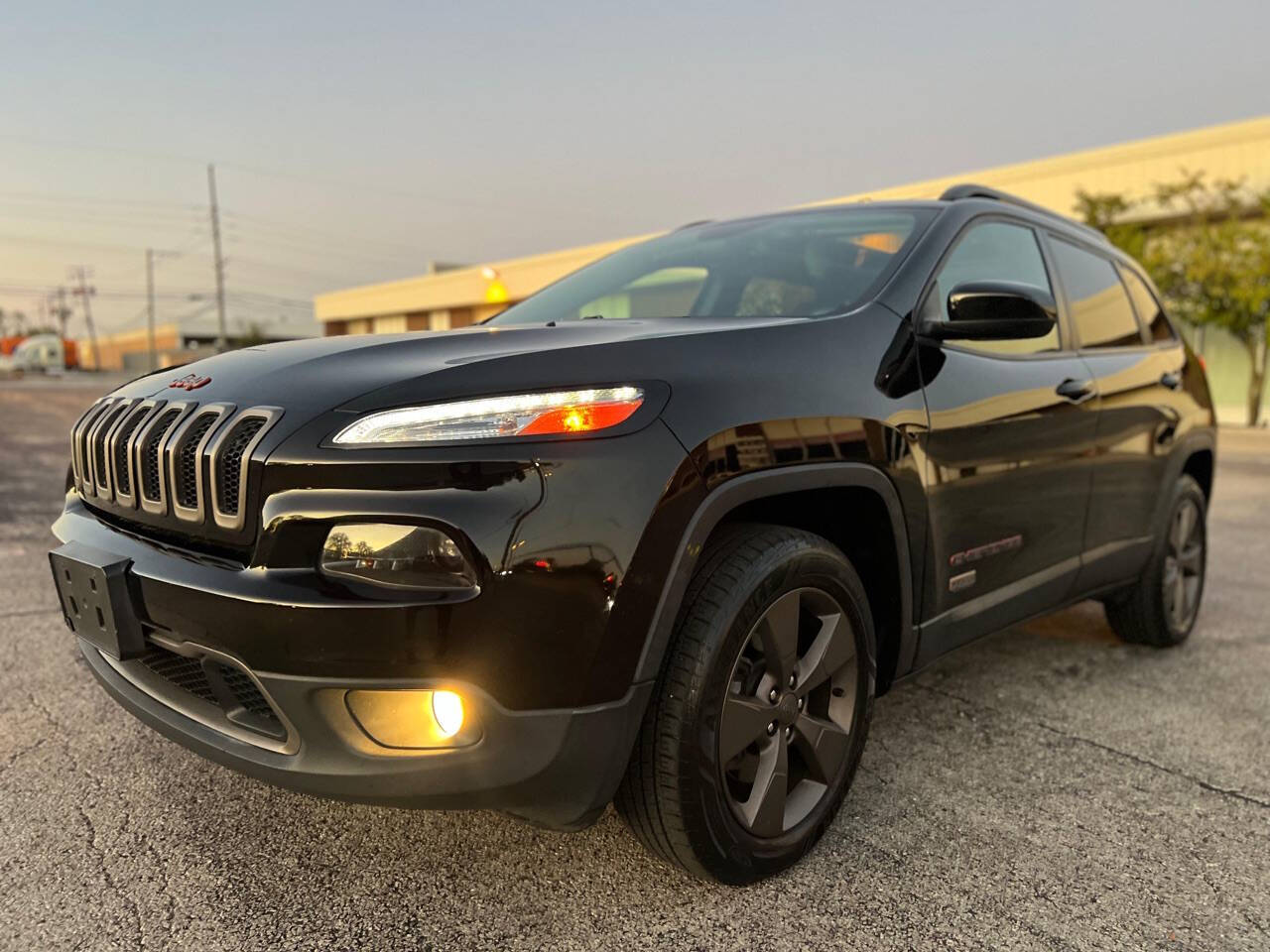 2017 Jeep Cherokee for sale at Ideal Cars LLC in Skokie, IL