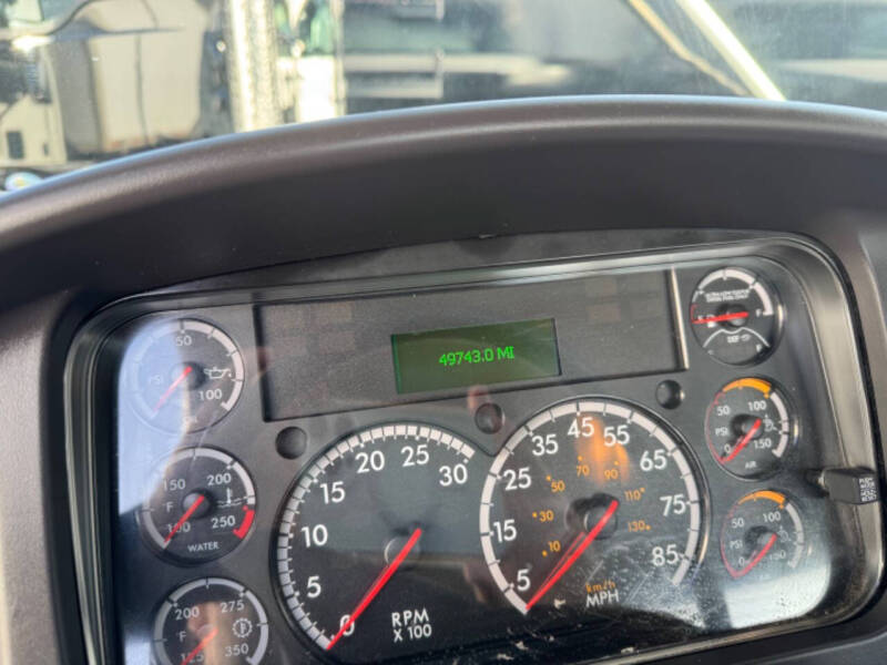 2013 Freightliner Business class M2