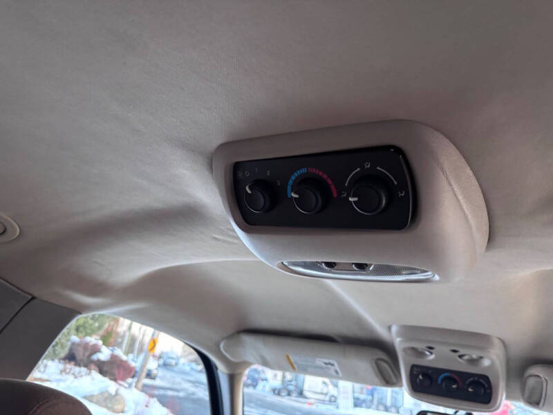 2004 Chevrolet Suburban 1500 LT