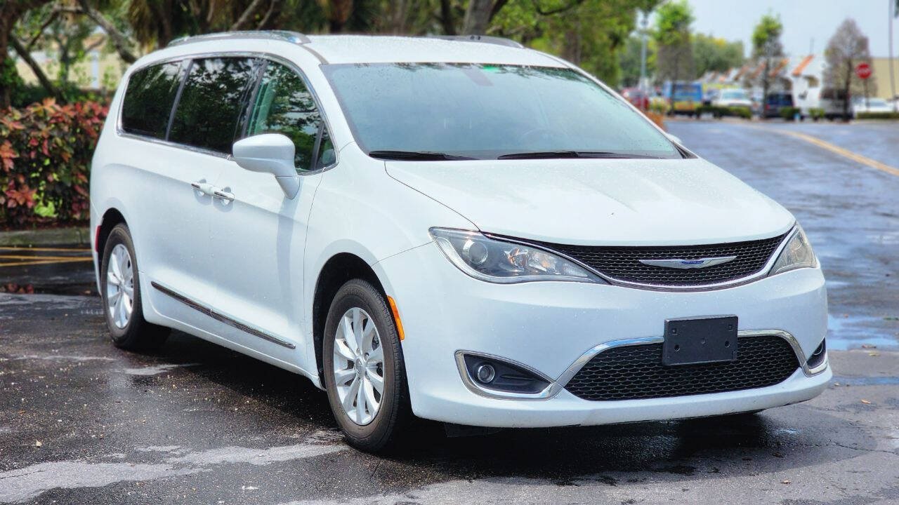 2019 Chrysler Pacifica Minivan - $16,900
