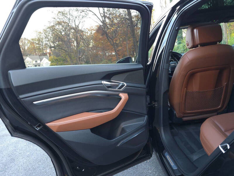 2024 Audi Q8 e-tron quattro Premium Plus