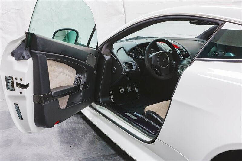 2011 Aston Martin V12 Vantage