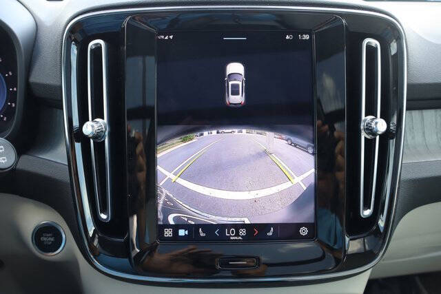 2023 Volvo XC40 B5 Plus Bright Theme