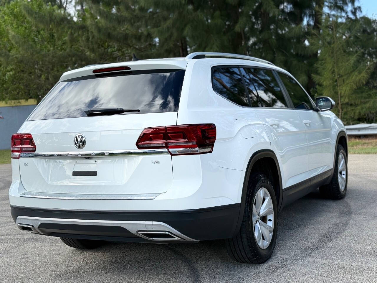 2018 Volkswagen Atlas SE w/Tech photo 10