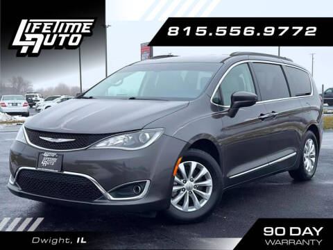 2017 Chrysler Pacifica for sale at Lifetime Auto in Dwight IL