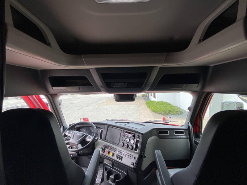 2025 Freightliner Cascadia