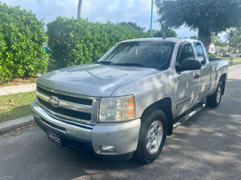 2009 Chevrolet Silverado 1500 for sale at L G AUTO SALES in Boynton Beach FL