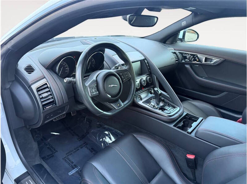 2017 Jaguar F-TYPE R