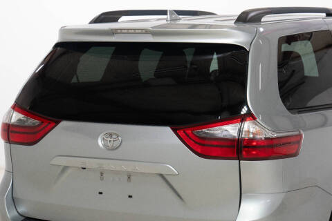 2020 Toyota Sienna XLE Premium 8-Passenger