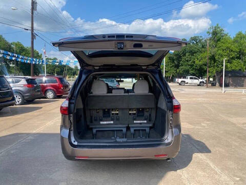 2015 Toyota Sienna LE 7-Passenger Auto Access Seat