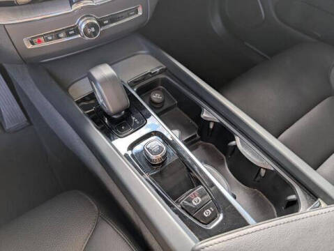 2025 Volvo XC60 B5 Plus Dark Theme