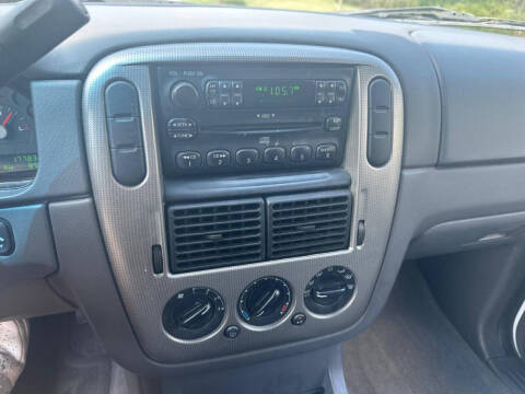 2004 Ford Explorer XLT