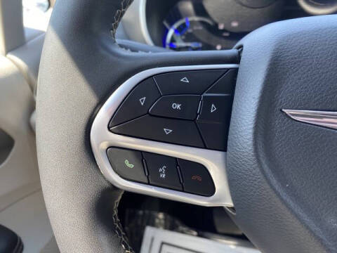 2023 Chrysler Pacifica Plug-In Hybrid Touring L