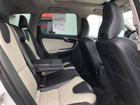 2017 Volvo XC60 T6 Dynamic