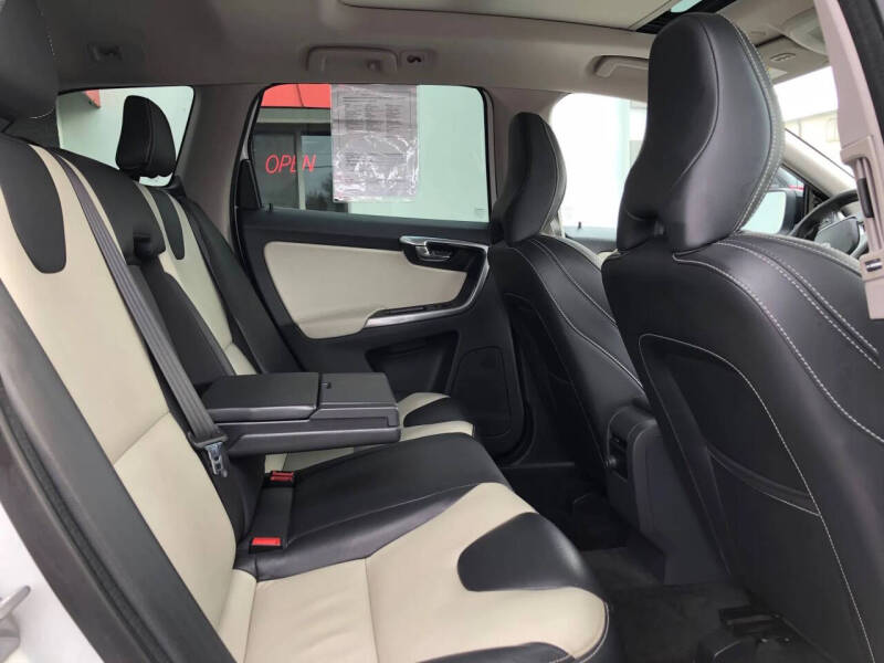 2017 Volvo XC60 T6 Dynamic