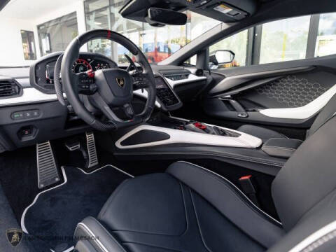 2024 Lamborghini Revuelto