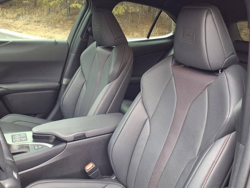 2023 Lexus UX 250h F SPORT Handling