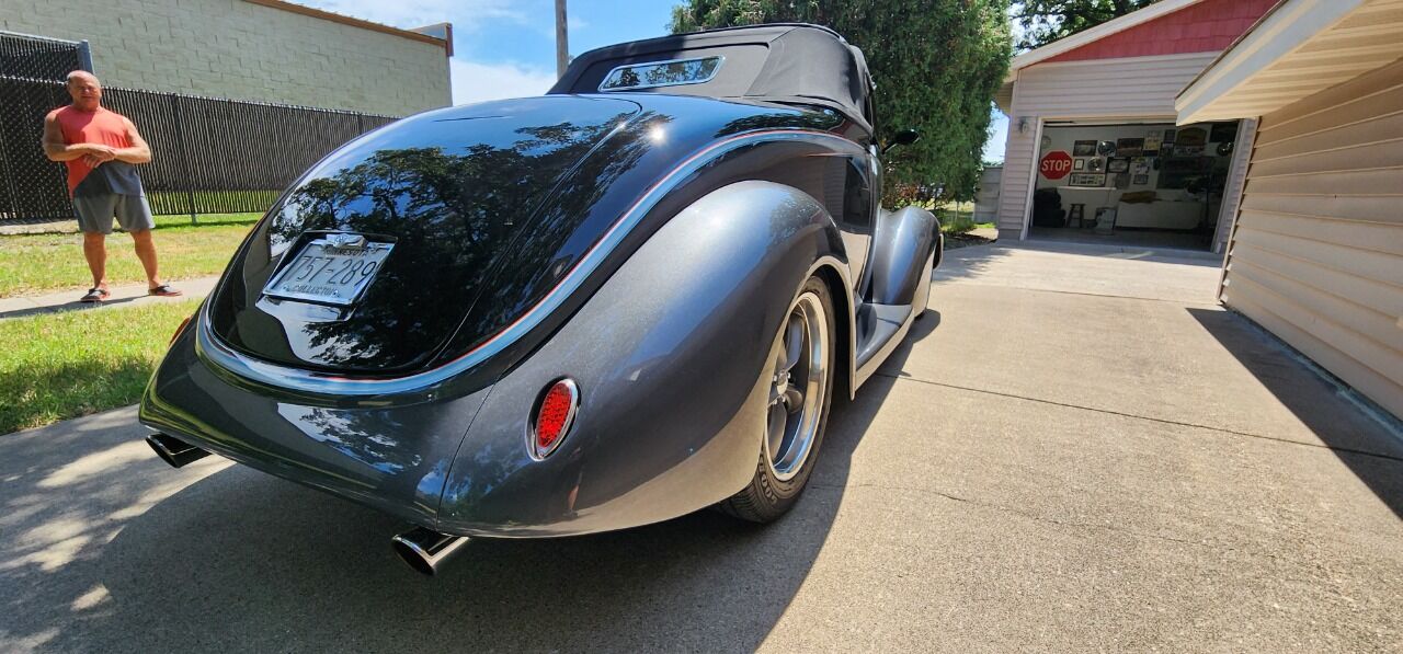 1937 Ford Roadster 89