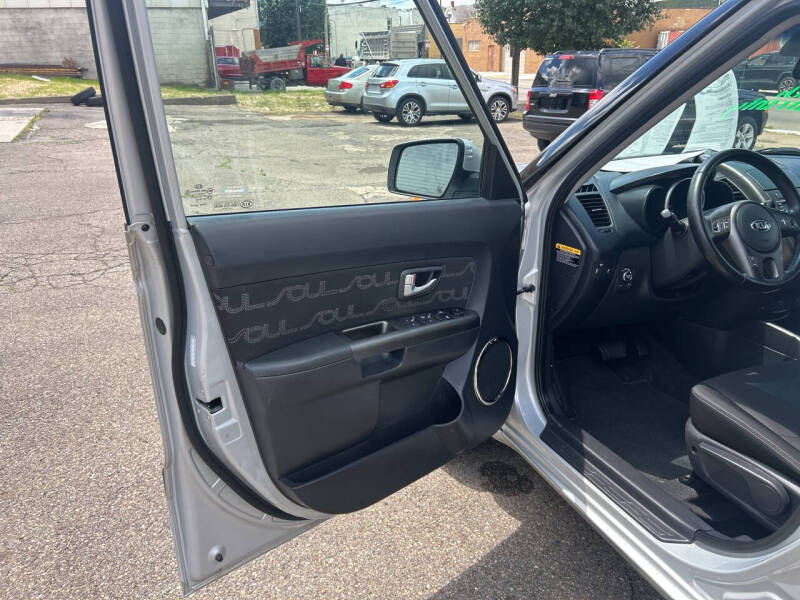 2013 Kia Soul +