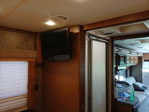 2011 Tiffin Allegro Breeze 28BR