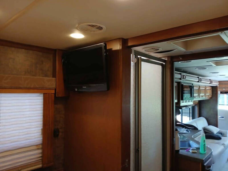 2011 Tiffin Allegro Breeze 28BR