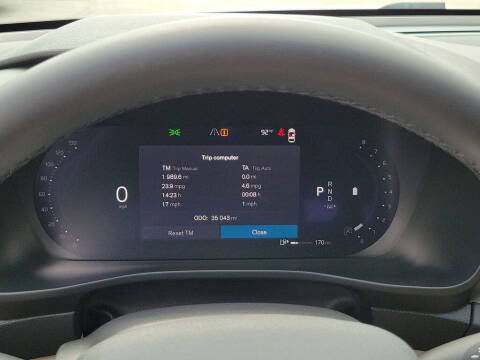 2023 Volvo XC40 B5 Plus Bright Theme