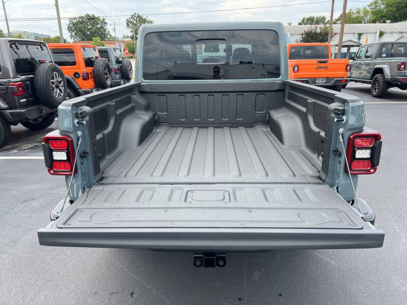 2025 Jeep Gladiator Sport