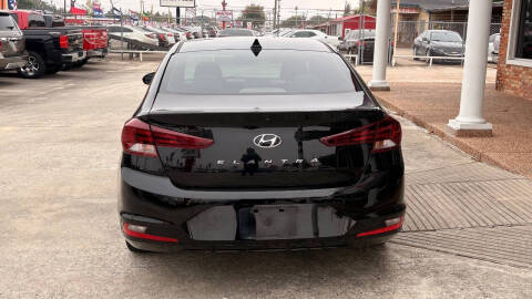 2019 Hyundai Elantra SE