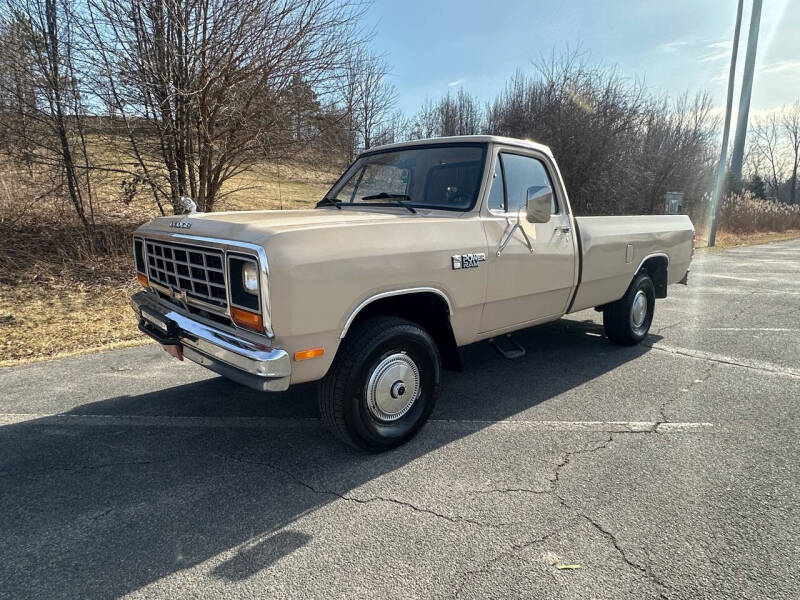 1984 Dodge W series's photo