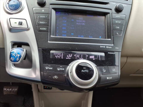 2013 Toyota Prius v Five