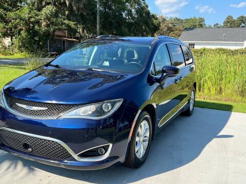 2019 Chrysler Pacifica for sale at D & R Auto Brokers in Ridgeland SC