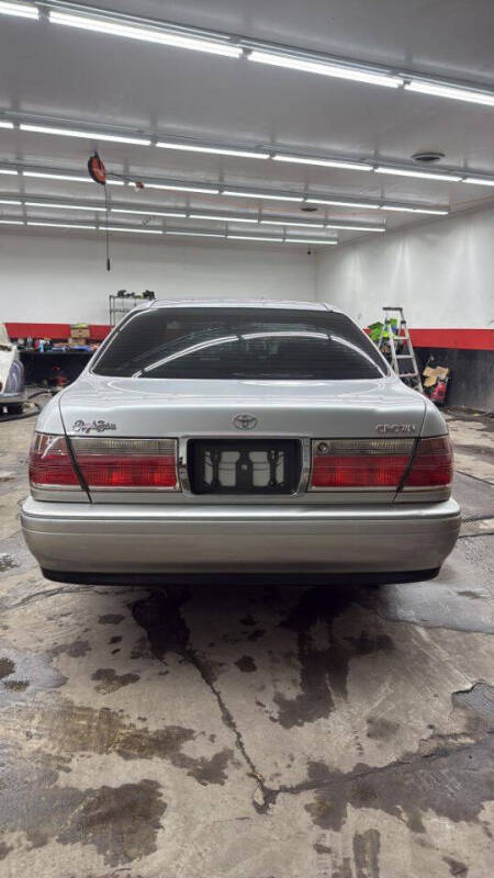 2000 Toyota Crown
