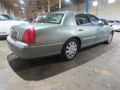 2003 Lincoln Town Car Signature