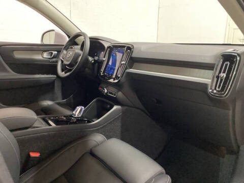 2025 Volvo XC40 B5 Plus Bright Theme