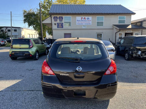 2011 Nissan Versa 1.8 S