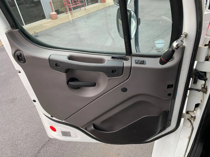 2016 Freightliner M2 106