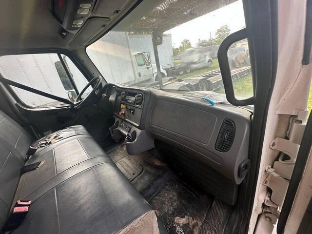 2012 Freightliner M2 106