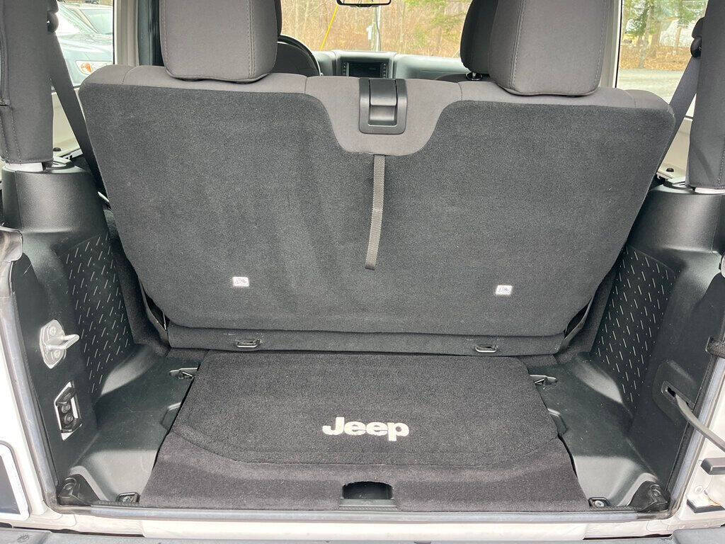 2017 Jeep Wrangler 33