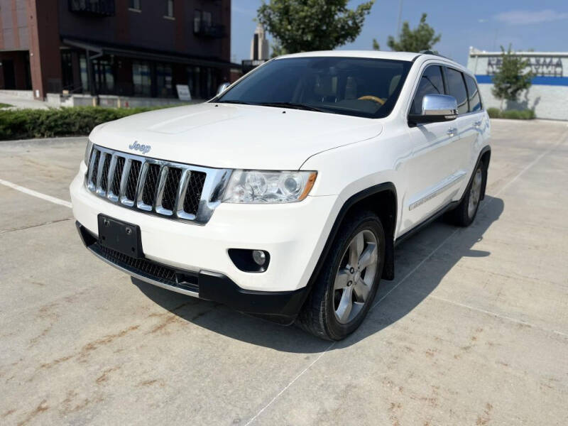 2011 Jeep Grand Cherokee Overland's photo