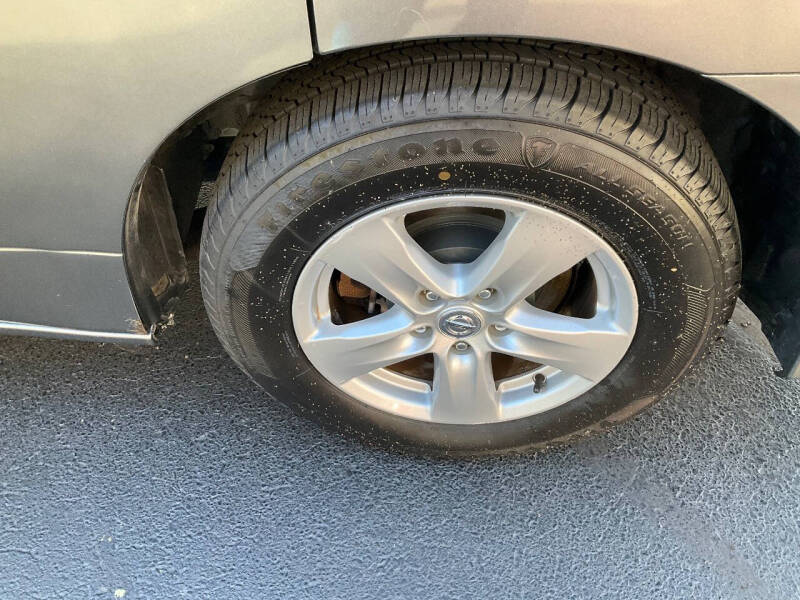 2017 Nissan Quest SV