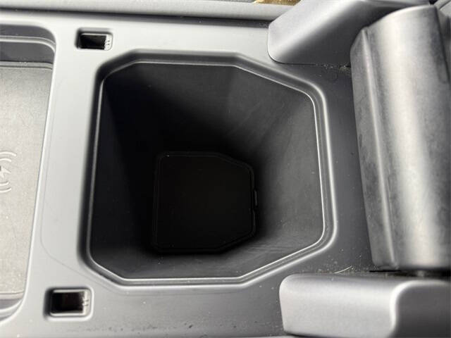 2024 Land Rover Defender 90 P400 X-Dynamic SE