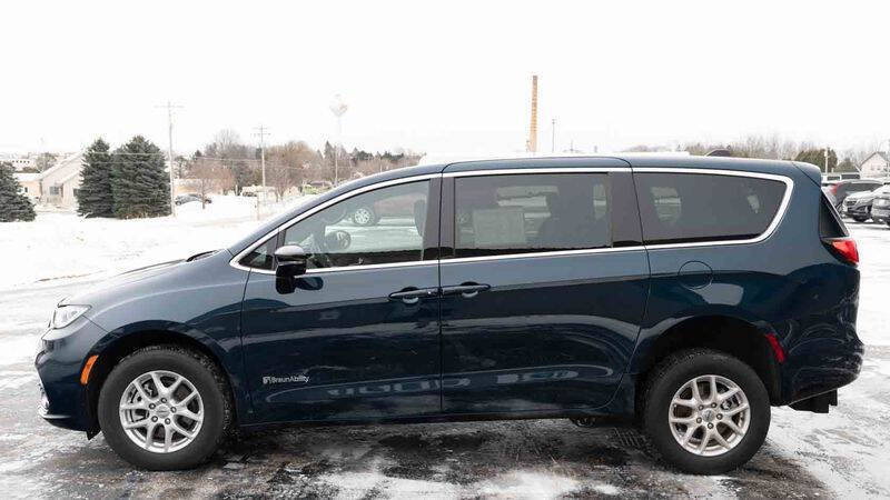 2024 Chrysler Pacifica Touring